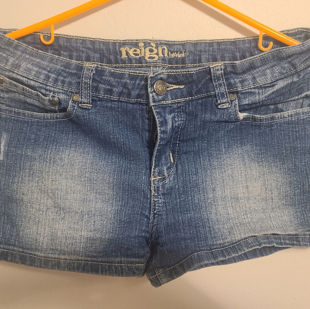 Shorts - Picture 3 of 5